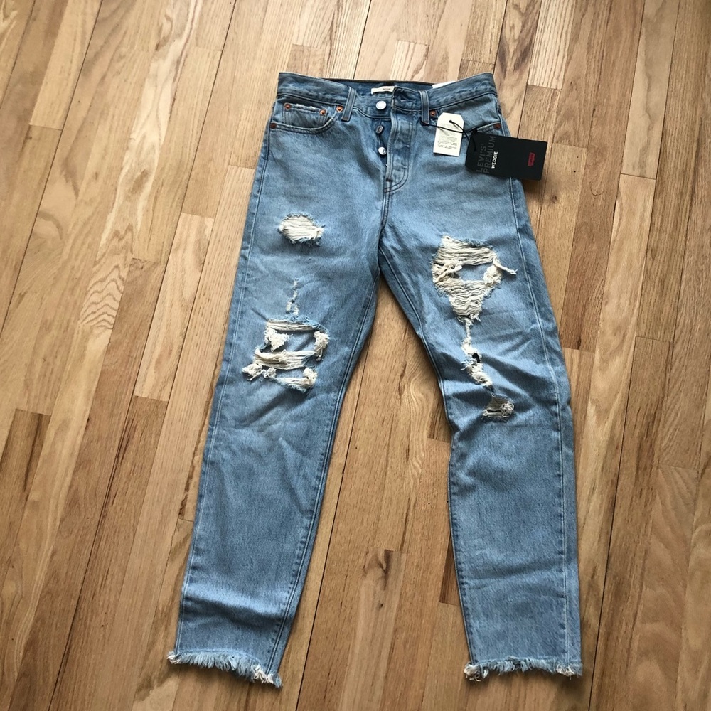 Levi’s Distressed Wedgie Jeans